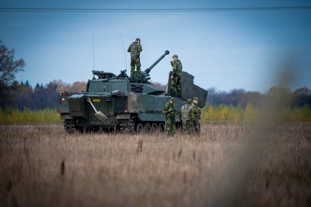 Det svenska försvaret behöver stärkas och jägare är en grupp som har möjlighet att bidra till det, anser debattören.