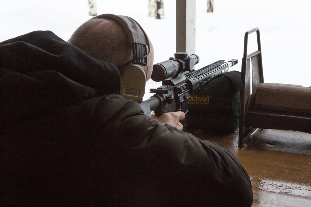 Två riksdagspartier vill förbjuda AR-15 vid jakt